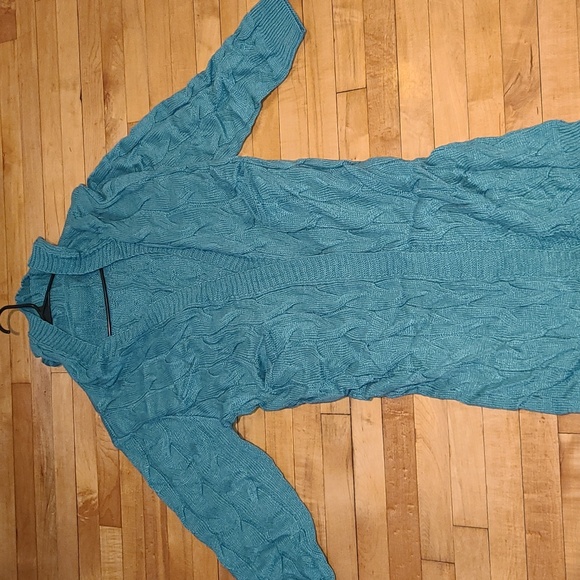 New in package, Xtra long green cardigan with hood and pockets. Size 4X. - Picture 2 of 6